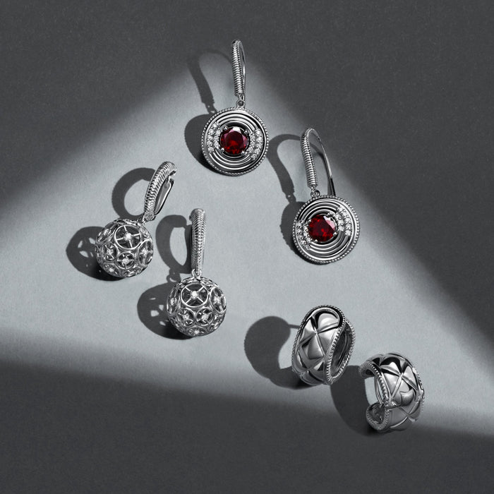 Max Earrings with Diamonds